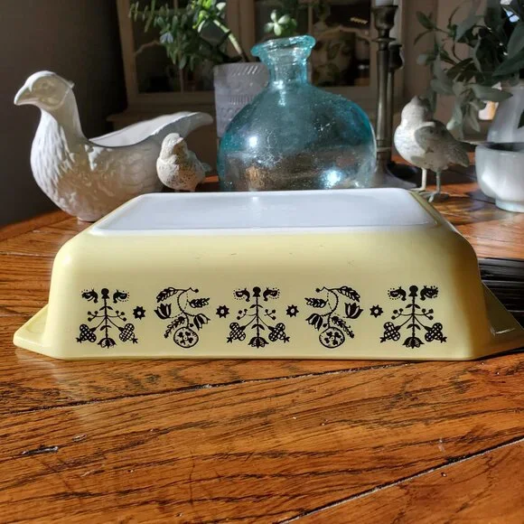 RARE Vintage PyrexYellow EmbroideryBlack NeedlepointSpace Saver